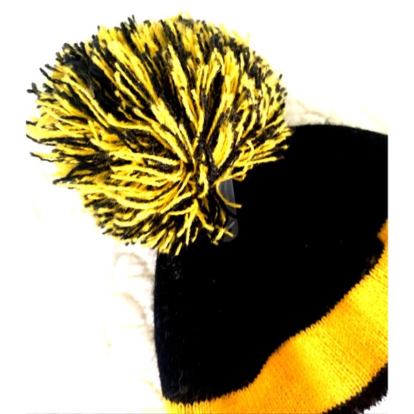 NWOT Dallas Tousle Cap Beanie Yellow/Black/White - Picture 2 of 3